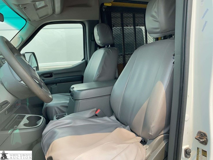 2016-nissan-nv3500hd-image-7