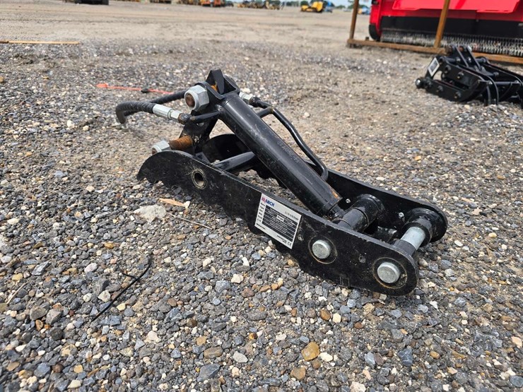 2025-iranch-hydraulic-thumb-clamp-image-2