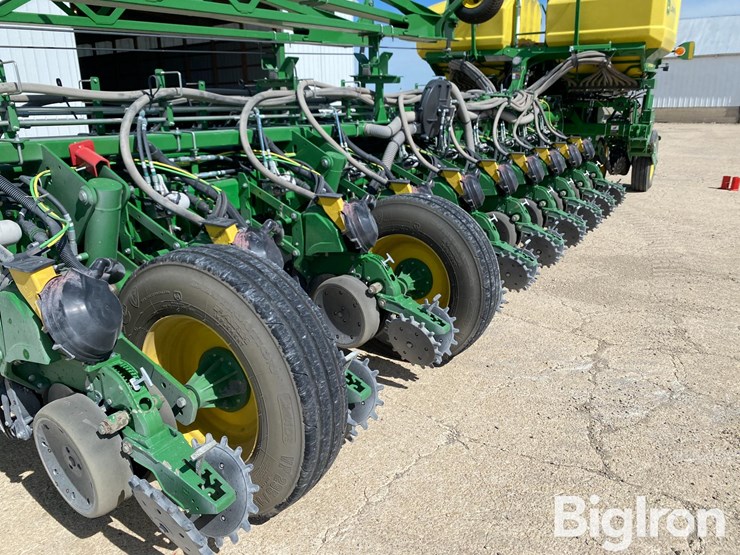 2022-john-deere-1775nt-image-13
