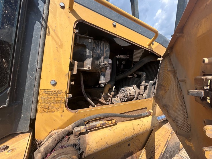 2009-deere-750j-lt-image-32