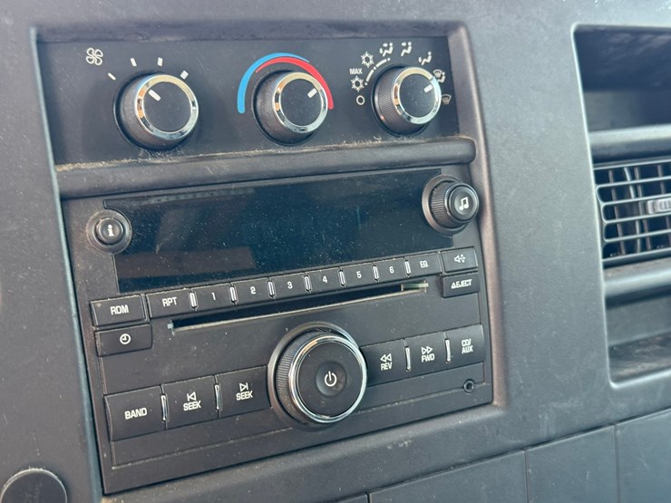 #1896-•-2008-chevy-express-van-image-35
