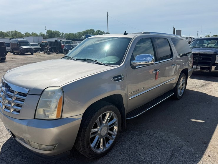 2008-cadillac-escalade-image-12
