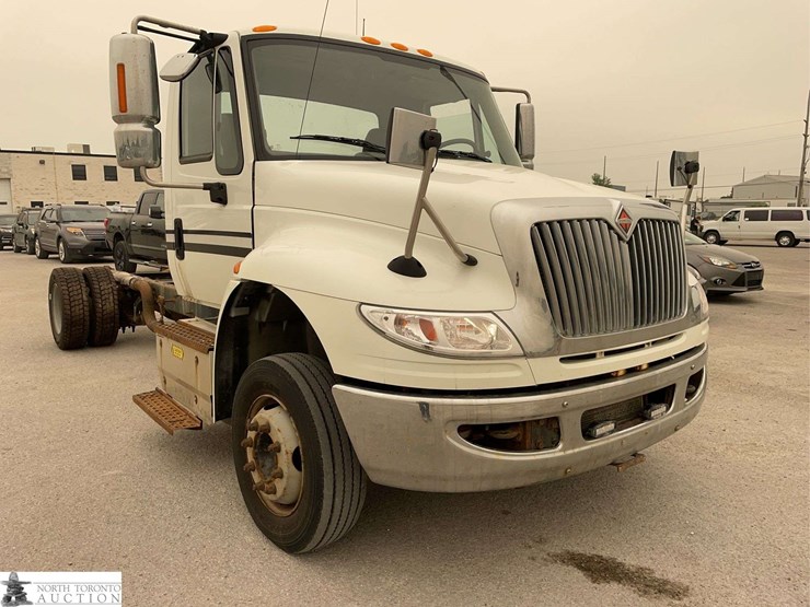 2017-international-durastar-4300-image-3