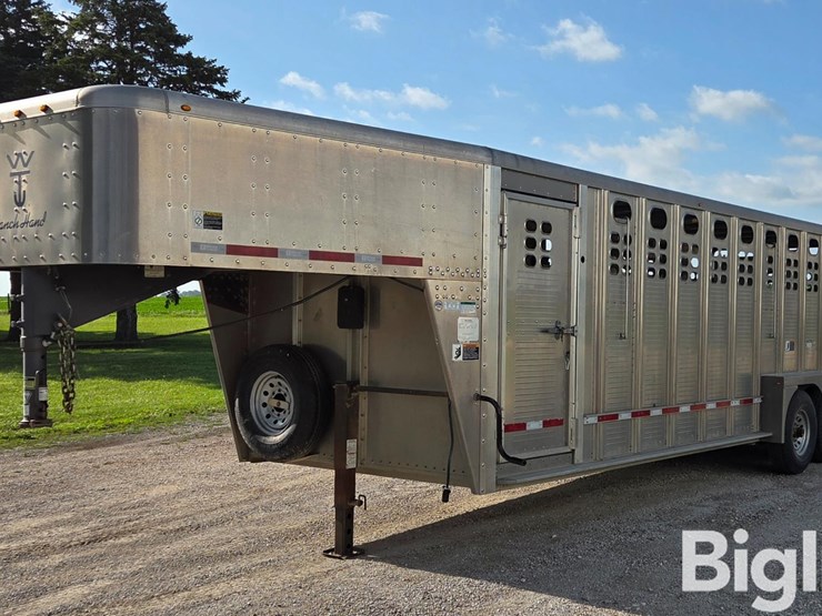 2014-wilson-livestock-trailer-image-1