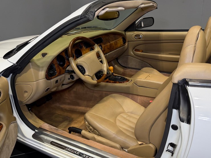 #1516-•-1997-jaguar-xk8-convertible-image-51