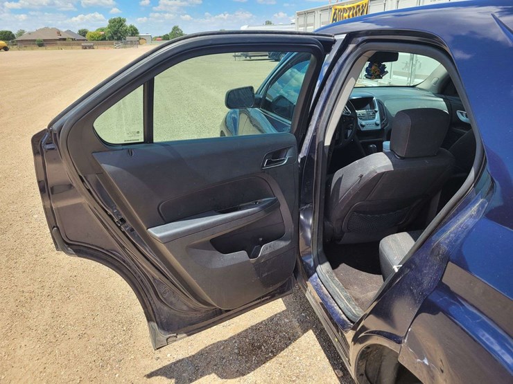 2016-chevrolet-equinox-ls-image-12