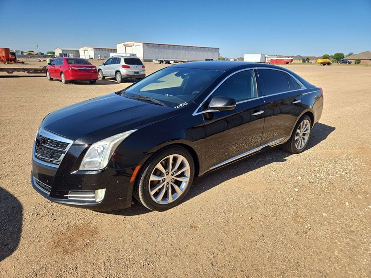 2016-cadillac-xts-luxury-sedan-4d-image-1