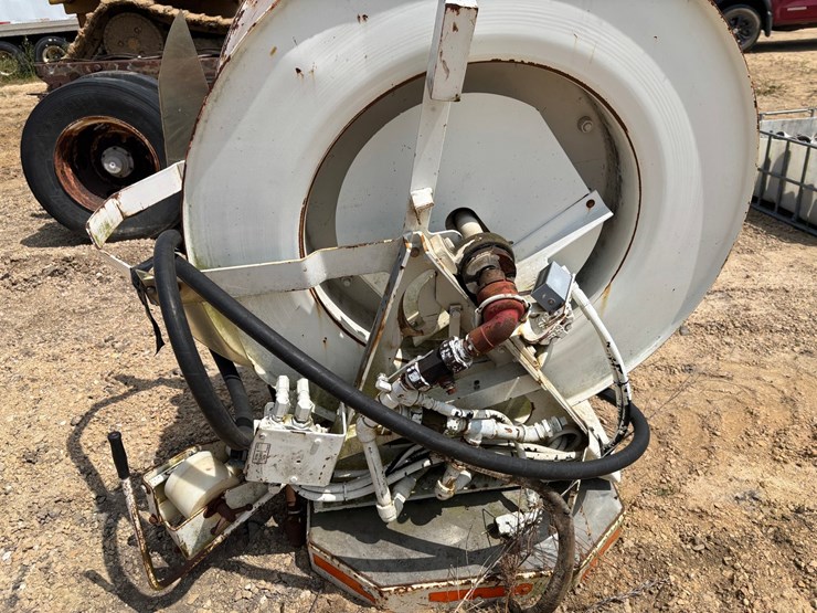 #2282-•-hose-reel-on-mount-image-4