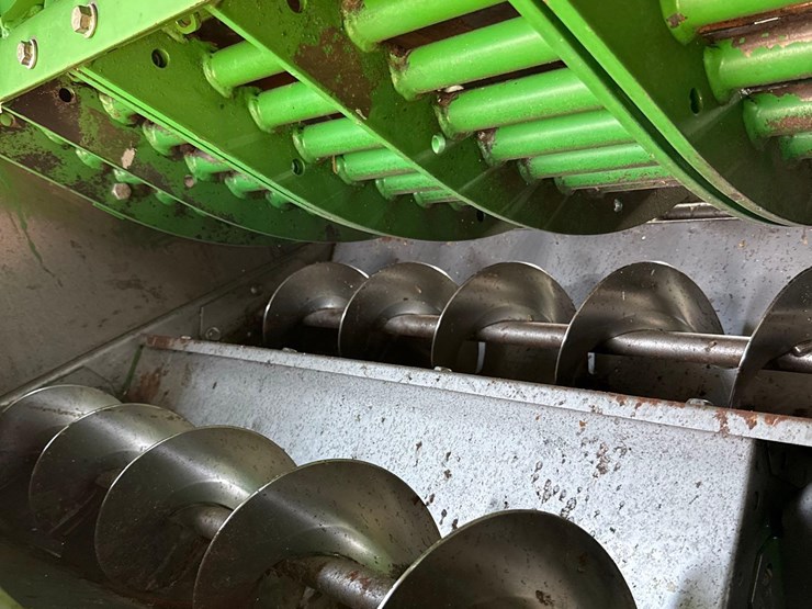 2011-john-deere-9770-sts-image-36
