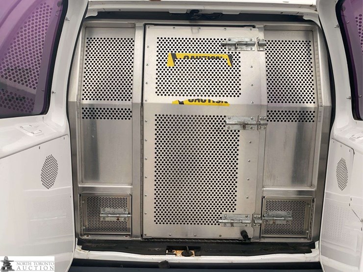 2012-ford-cargo-image-15