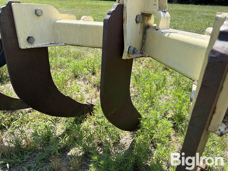 9-shank-3-pt-v-ripper-image-17
