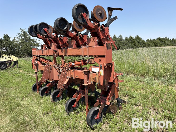 krause-4708-8r30"-no-till-cultivator-image-1