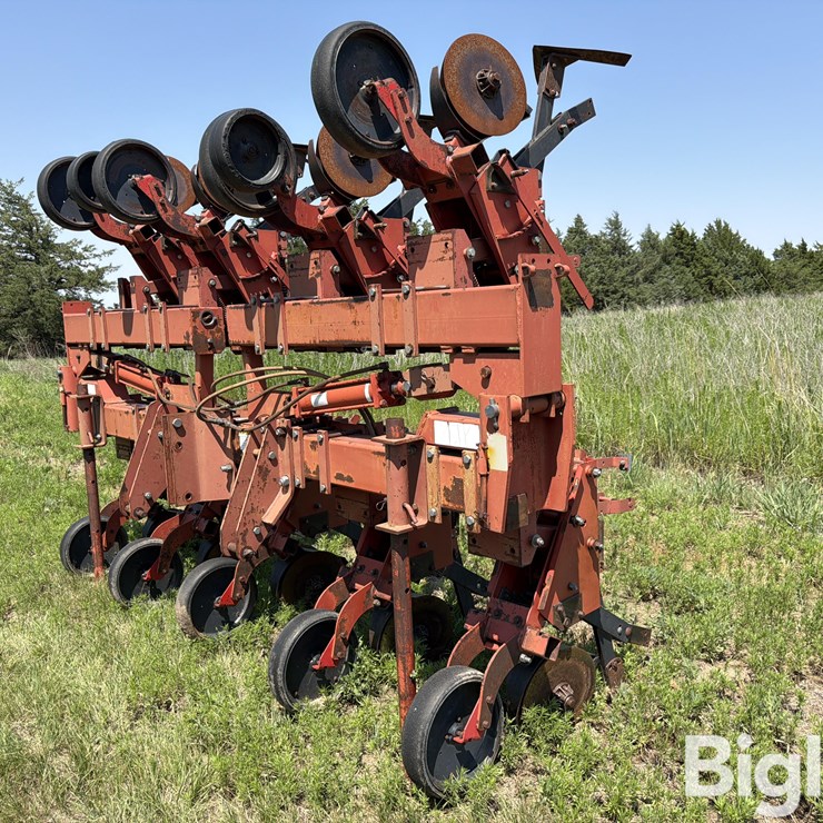 Krause 4708 8R30" No-Till Cultivator