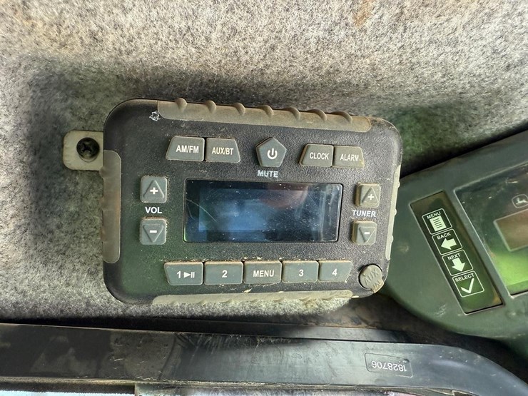 2023-deere-331g-image-26