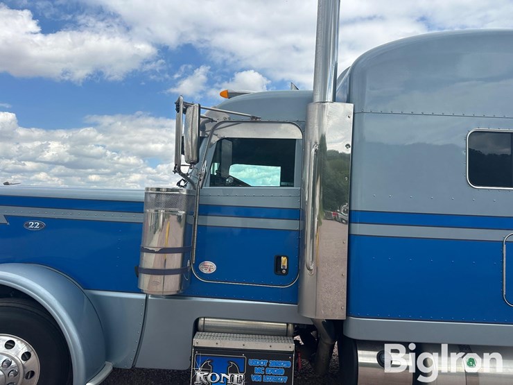 2020-peterbilt-389-image-11