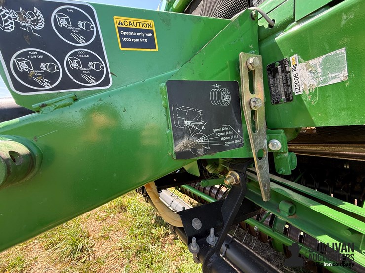 2010-john-deere-568-image-16