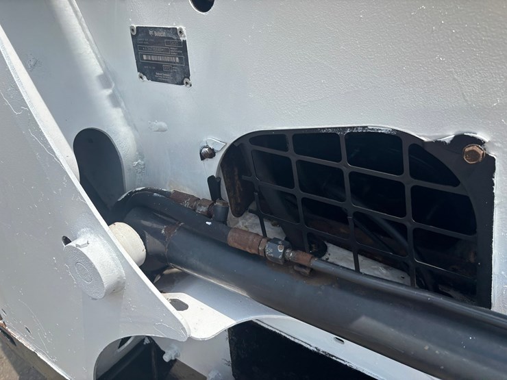 2013-bobcat-s630-image-64