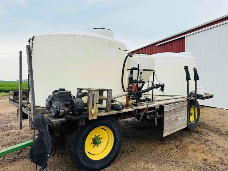 9ft-x-20-1/2ft-wooden-flatbed-w/-poly-tanks-&-pump-image-1