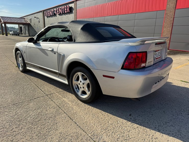 #1874-•-2002-ford-mustang-image-3