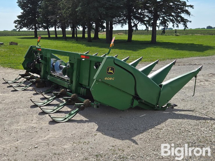 2017-john-deere-608c-image-6
