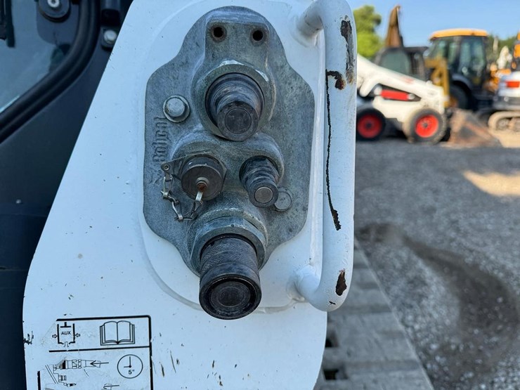2023-bobcat-t870-image-11