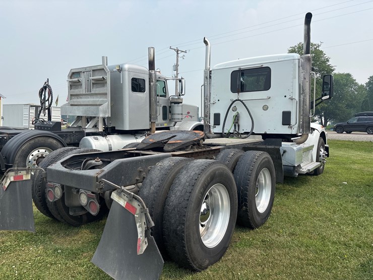 2019-peterbilt-567-image-4