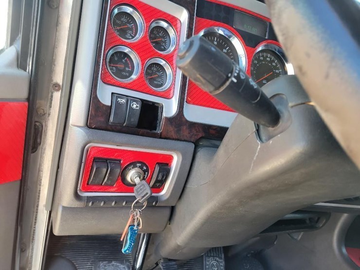 2010-kenworth-t800-image-51