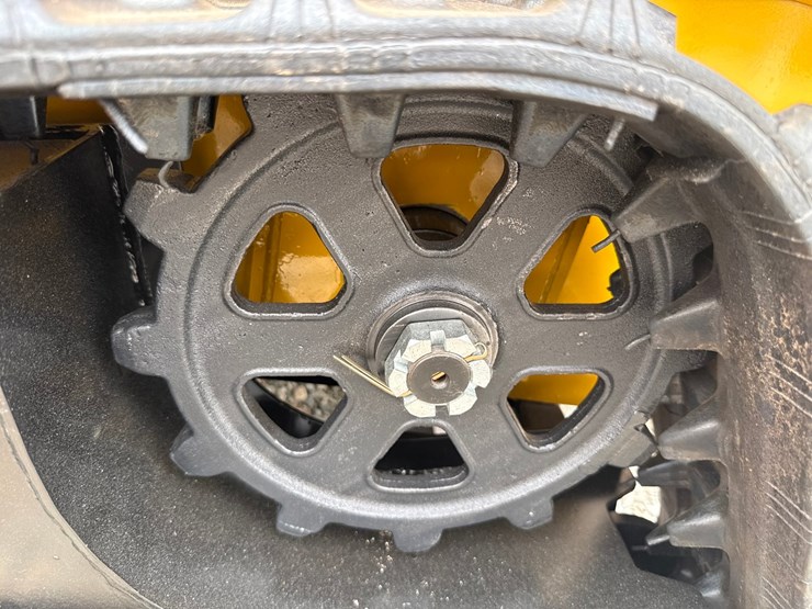 #5160-•-2026-agt-mx-crt23-mini-skid-steer-image-29