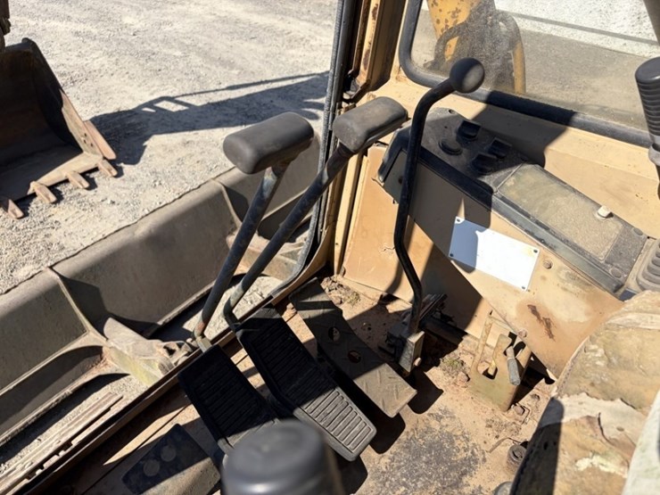 1990-caterpillar-e70b-image-28