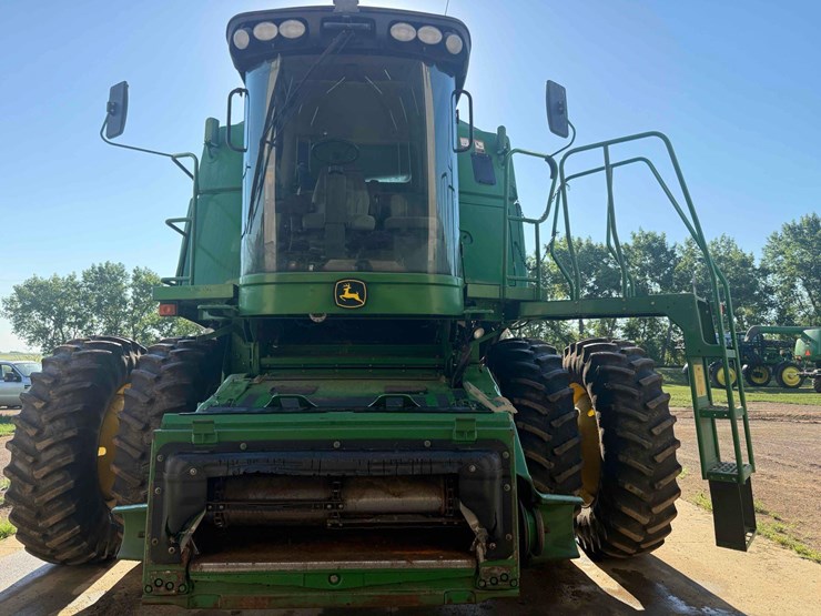 2011-john-deere-9760-combine-image-11