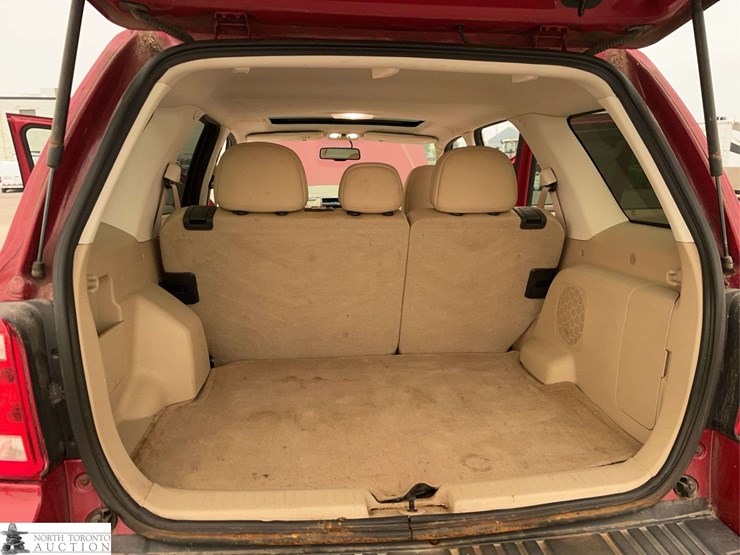 2011-ford-escape-image-16