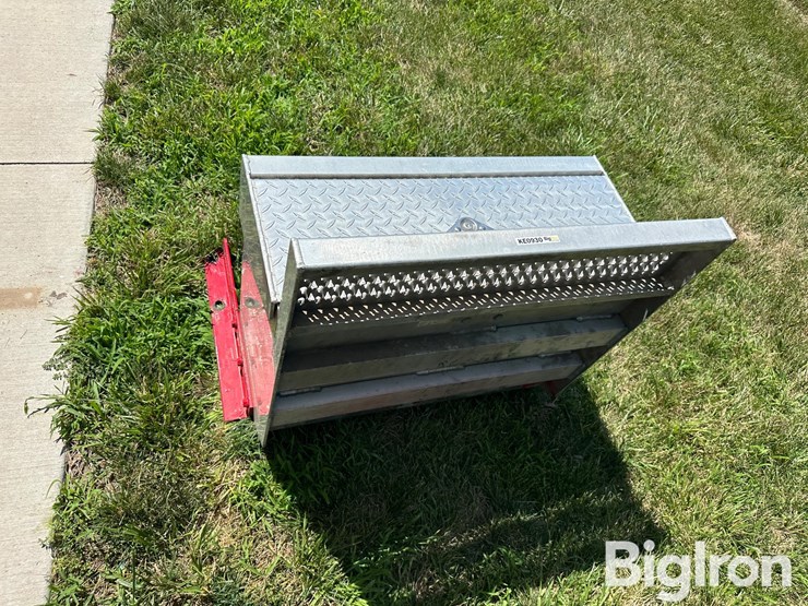 peterbilt-aluminum-step/battery-box-image-6