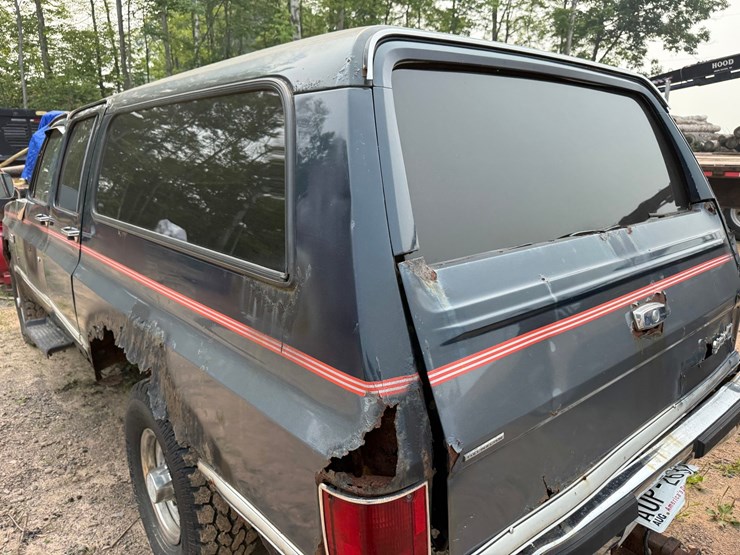 1987-gmc-suburban-image-27