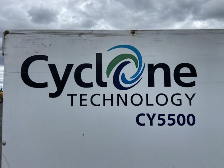 2013-cyclone-cy5500-surface-cleaning-truck-image-10