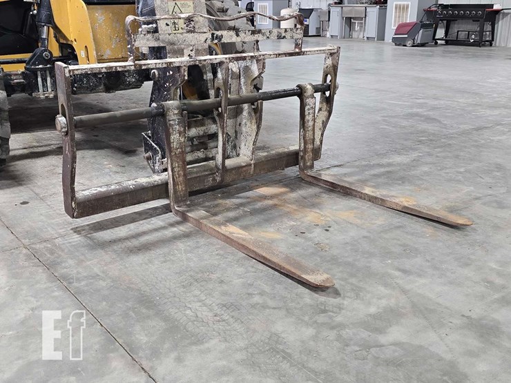 2016-caterpillar-tl642d-image-10