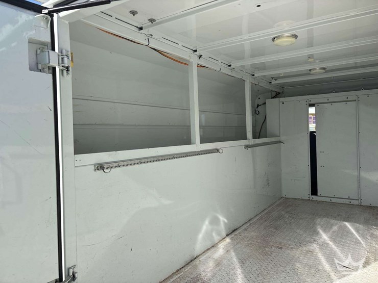 2015-ford-transit-image-23