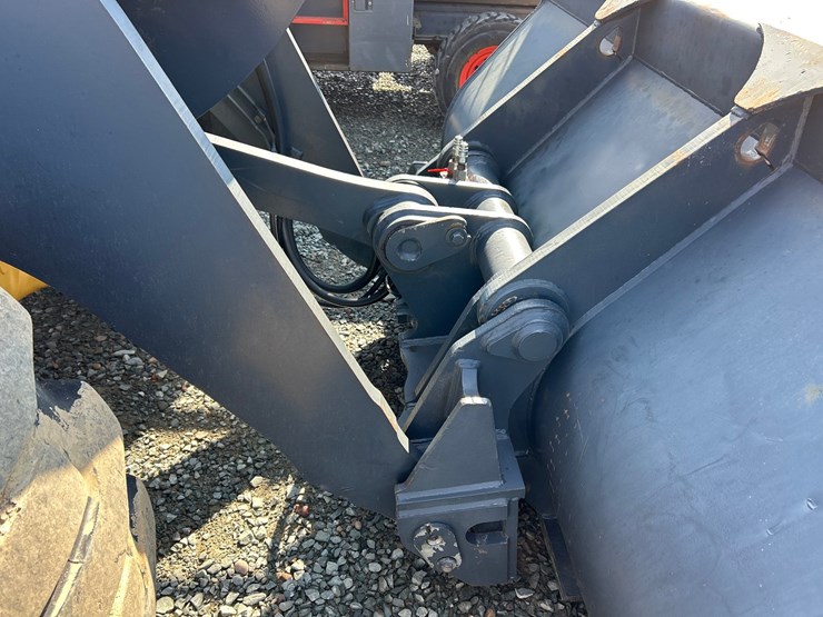 2012-deere-624k-image-12
