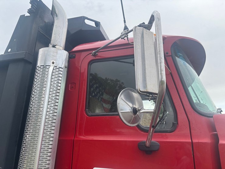 2004-mack-granite-cv713-image-18