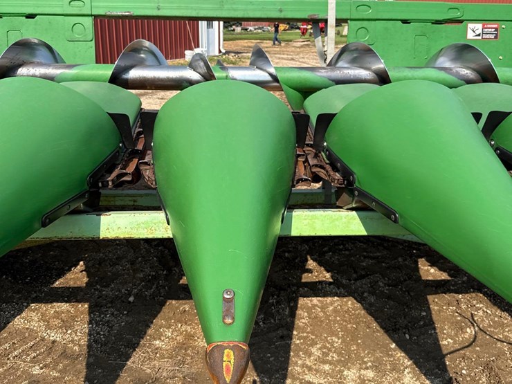 2012-john-deere-608c-image-12