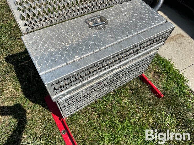 peterbilt-aluminum-step/battery-box-image-10