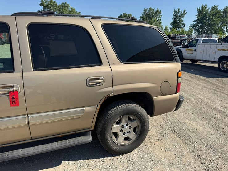 2005-chevrolet-tahoe-image-12