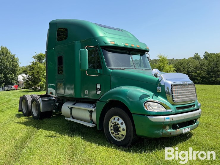 2006-freightliner-columbia-120-image-3