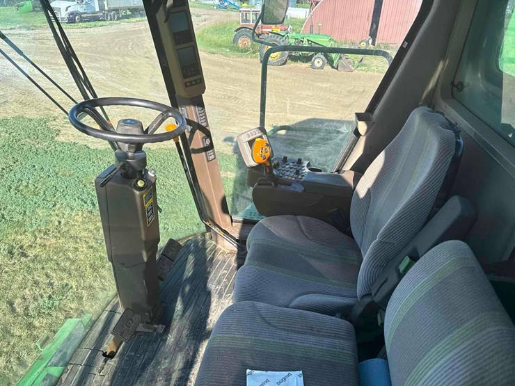 2011-john-deere-9760-combine-image-32