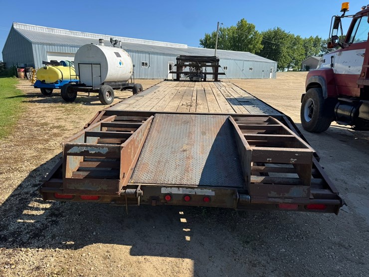 #1888-•-2004-friesen-welding-load-warrior-7-ton-gooseneck-trailer-image-4