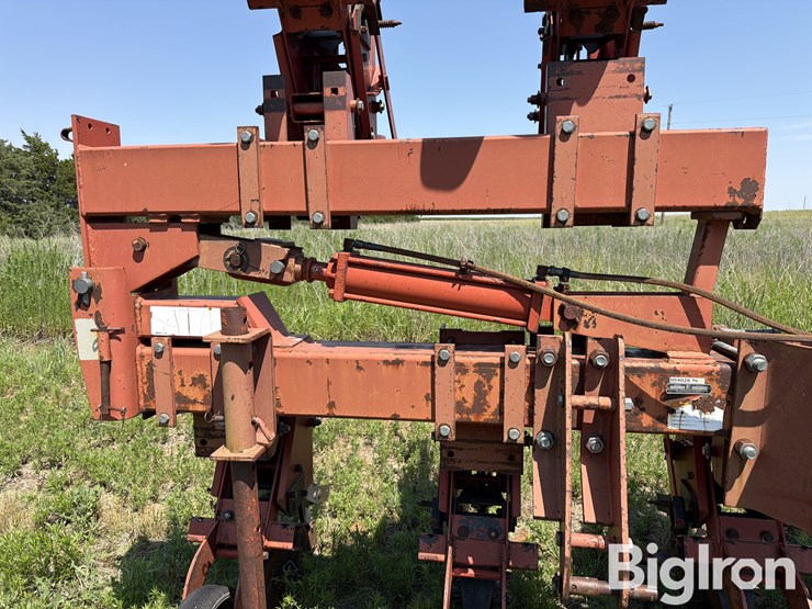 krause-4708-8r30"-no-till-cultivator-image-11