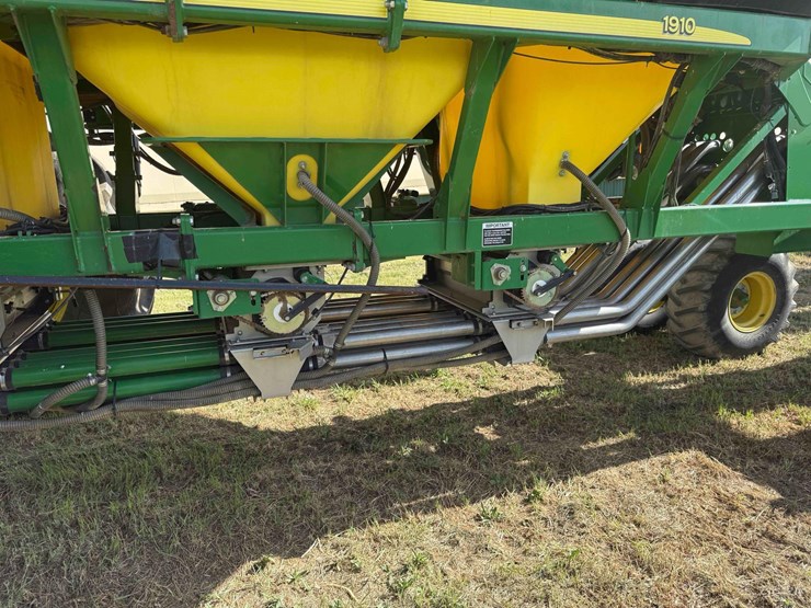 2013-john-deere-1830-image-35