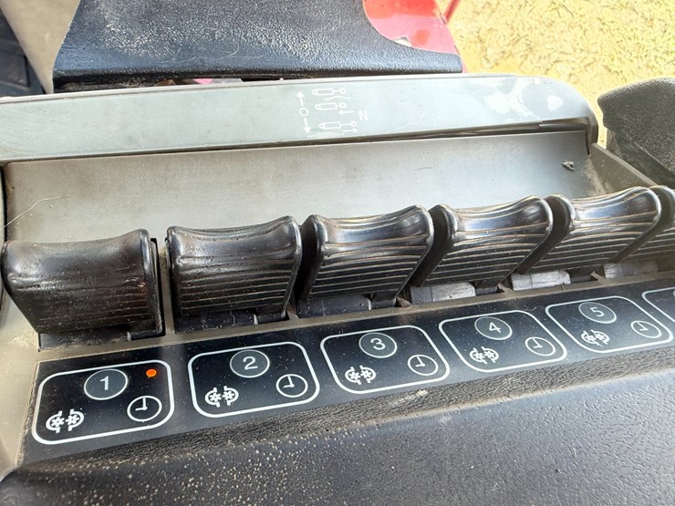 2014-case-ih-470-image-123