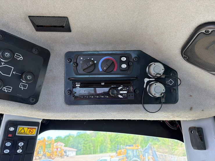 2018-caterpillar-12m3-image-54