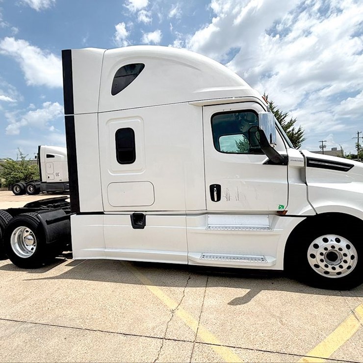2019 FREIGHTLINER CASCADIA 126