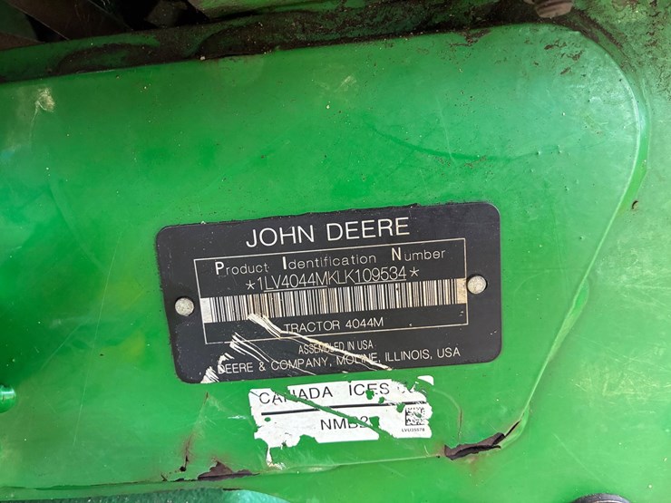 john-deere-4044m-image-11